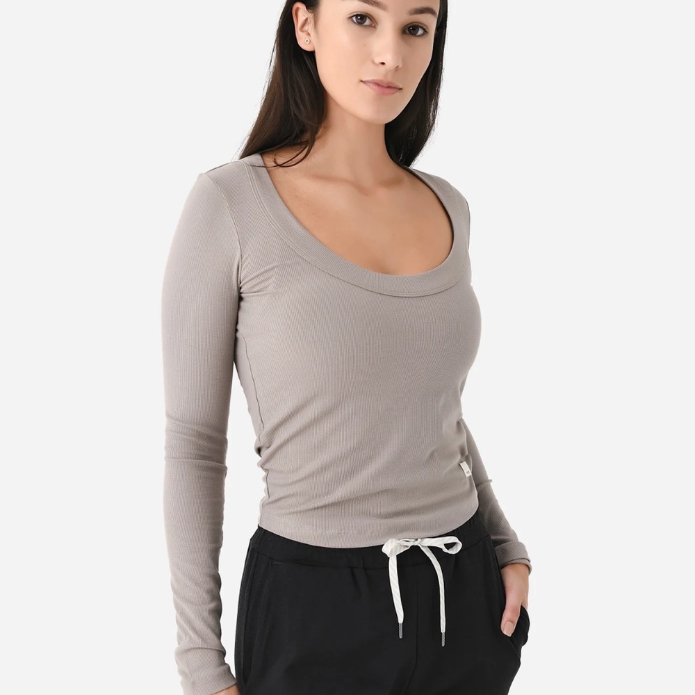 Vuori Long Sleeve Pose Scoop Tee - Picture 4 of 7